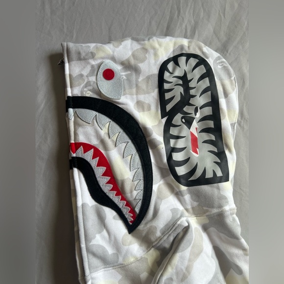 New BAPE City Camo Shark Full Zip Hoodie White Size Medium **Glows in the Dark** - Picture 4 of 9